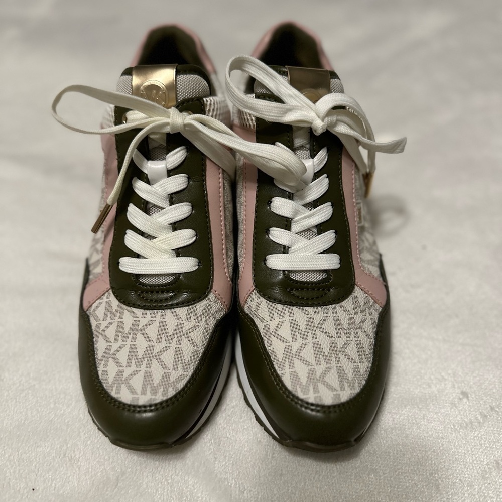 Michael Kors Sneakers. - Picture 2 of 5